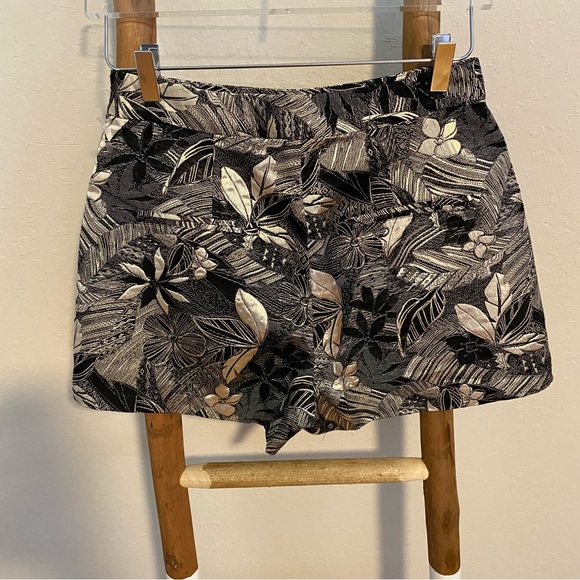 Leith floral Metallic Shorts - Picture 4 of 6